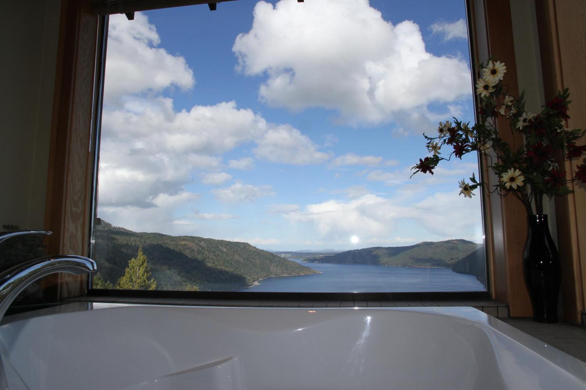 Moon Water Lodge Malahat Room photo