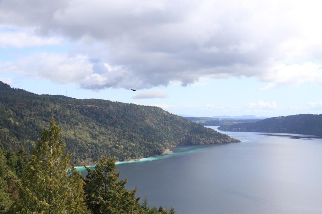 Moon Water Lodge Malahat Exterior photo