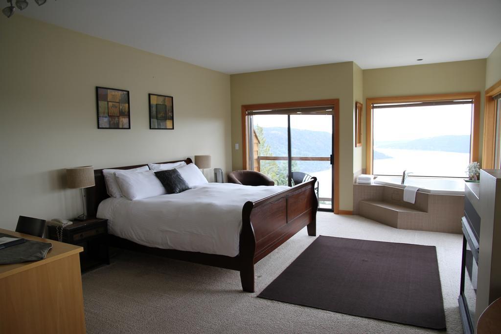 Moon Water Lodge Malahat Exterior photo